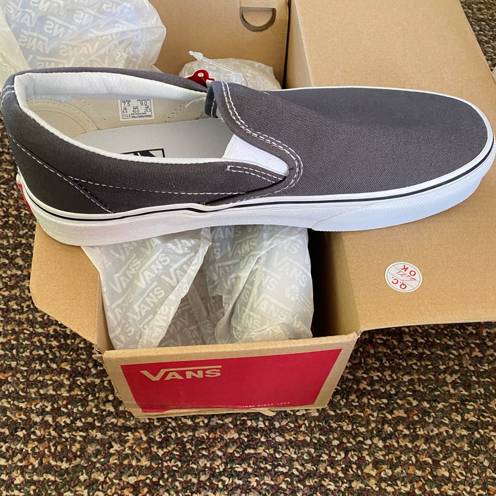 Vans classic slip on charcoal 9 women’s brand new